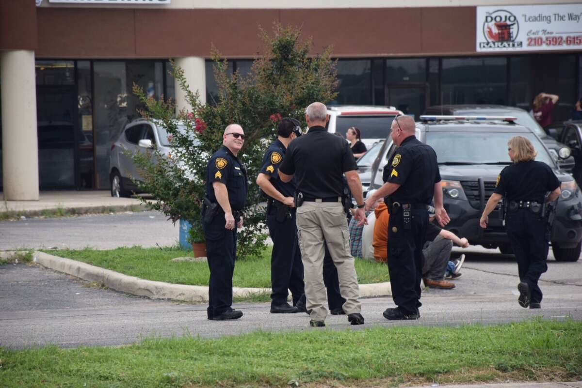 Police Man shot in head after possible drug deal gone bad on North Side