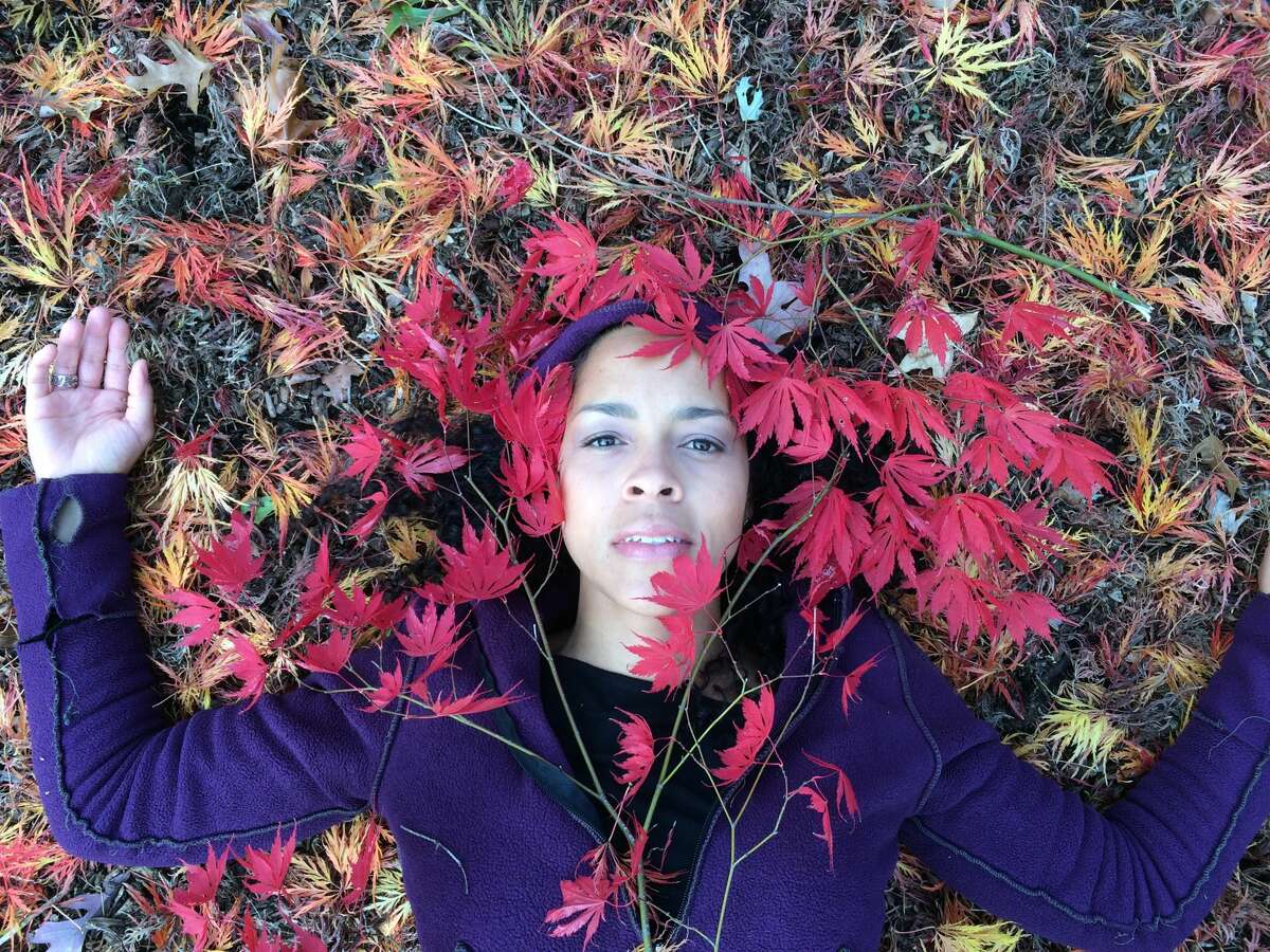 Anitra brooks A CT-grown singer-songwriter, musician and international performing artist. Her magnetic music pulls in flavors from rock to soul, caribbean to country, a cappella to r&b.