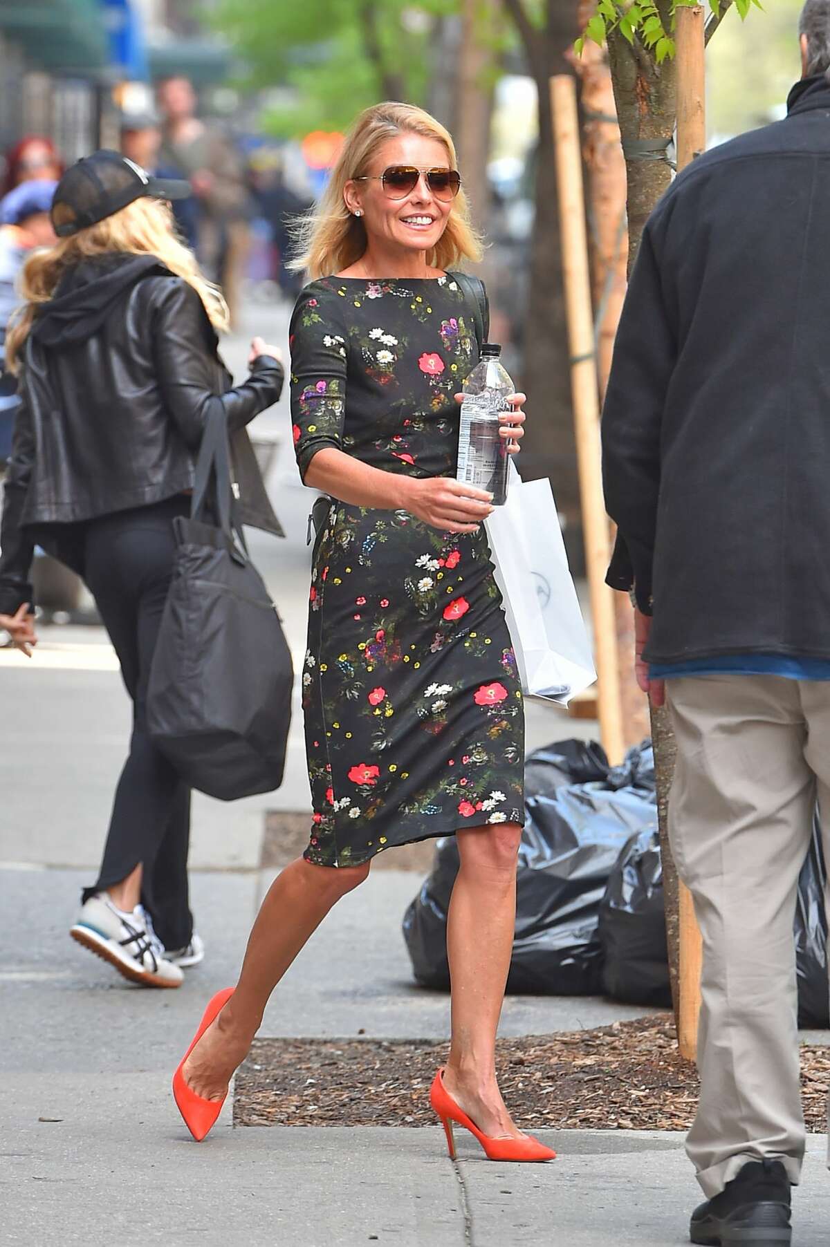 NEW YORK - APRIL 26: Kelly Ripa seen leaving her Upper East Side gym, after her first day back on the 'Live with Kelly and Michael' show on April 26, 2016 in New York, New York. (Photo by Josiah Kamau/BuzzFoto via Getty Images)