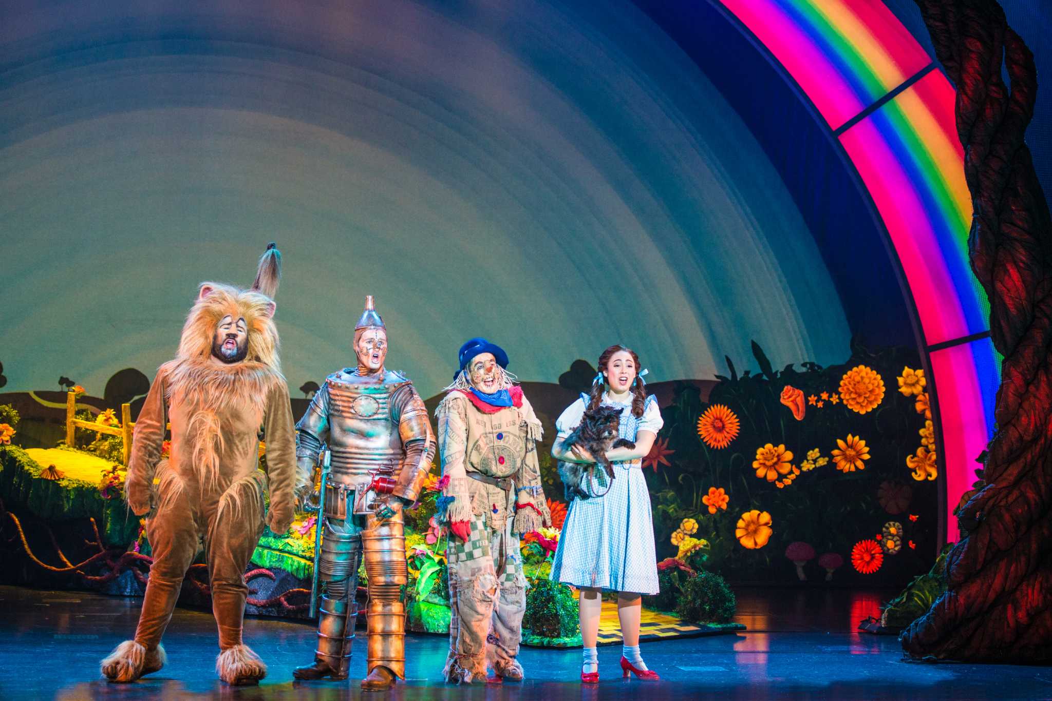 Review Majestic Theatre's Broadway production of 'The Wizard of Oz' is