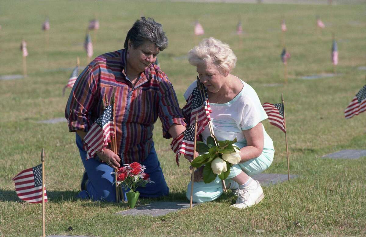 Katherine Lewis, left, and Opal Johnson visit the grave of Robert A. Johnson, who was killed in 1967 in Vietnam, at the Houston National Cemetery, May 19,1986.