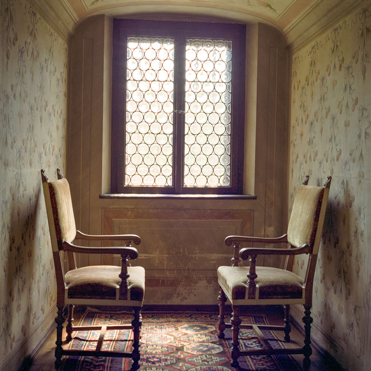 Dale Goffigon, "Two Chairs," archival pigment print on cotton rag paper (Carrie Haddad Gallery)