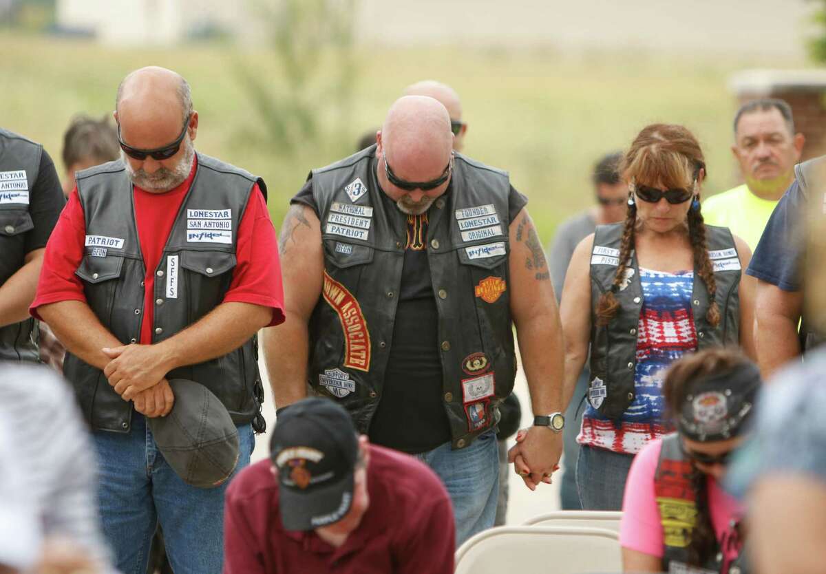 Bikers pay tribute to veterans at Floresville facility