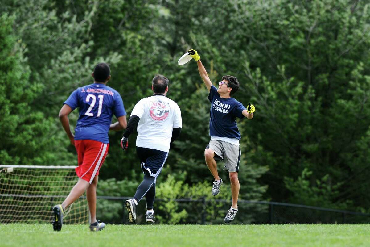 ultimate-frisbee-fans-toss-it-out-as-fun-safe-alternative-sport