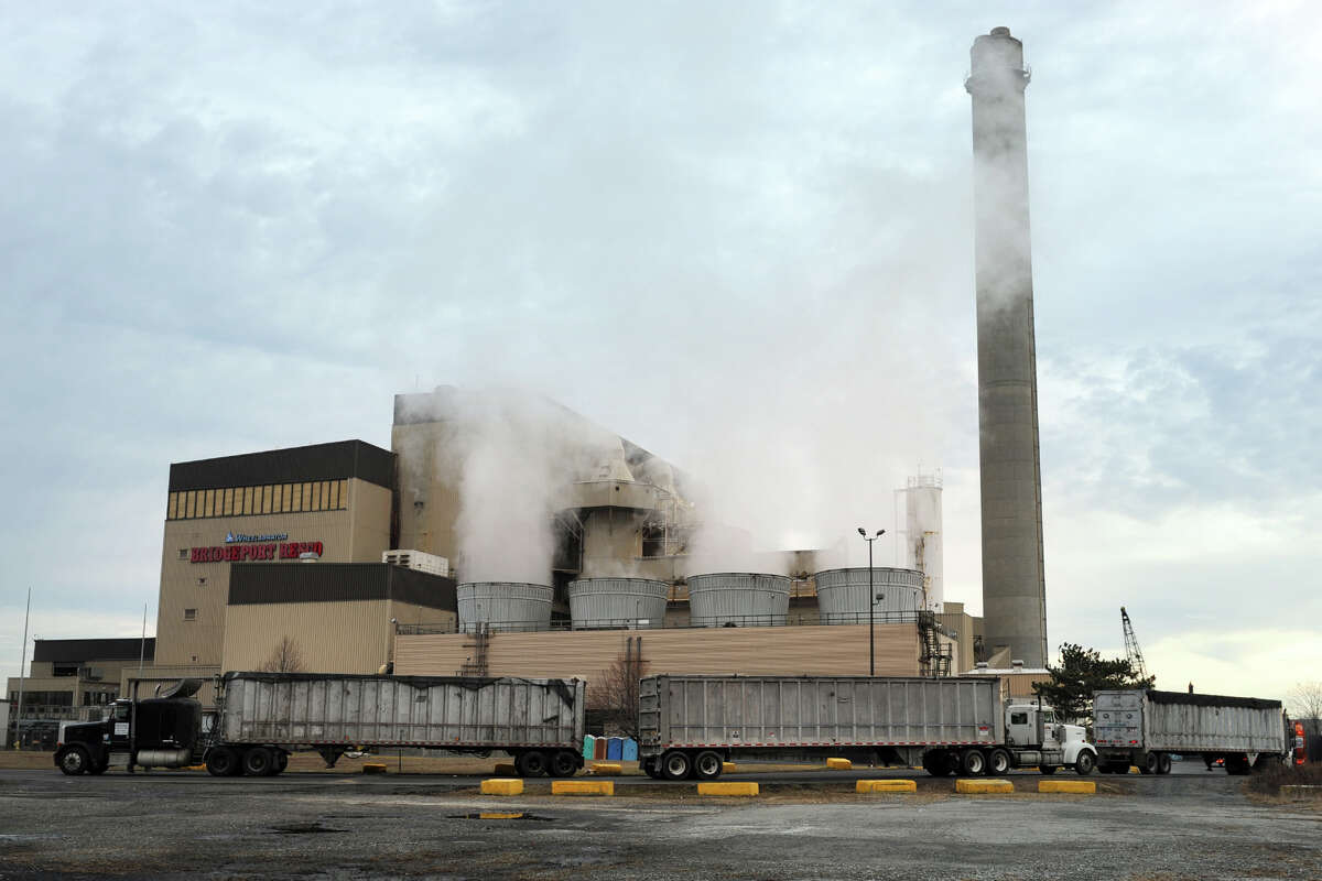 Fire damages trash plant in Bridgeport