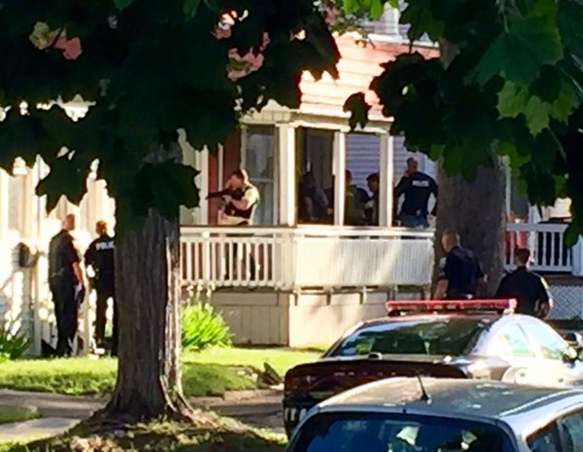 Cops storm house, man arrested after Schenectady standoff