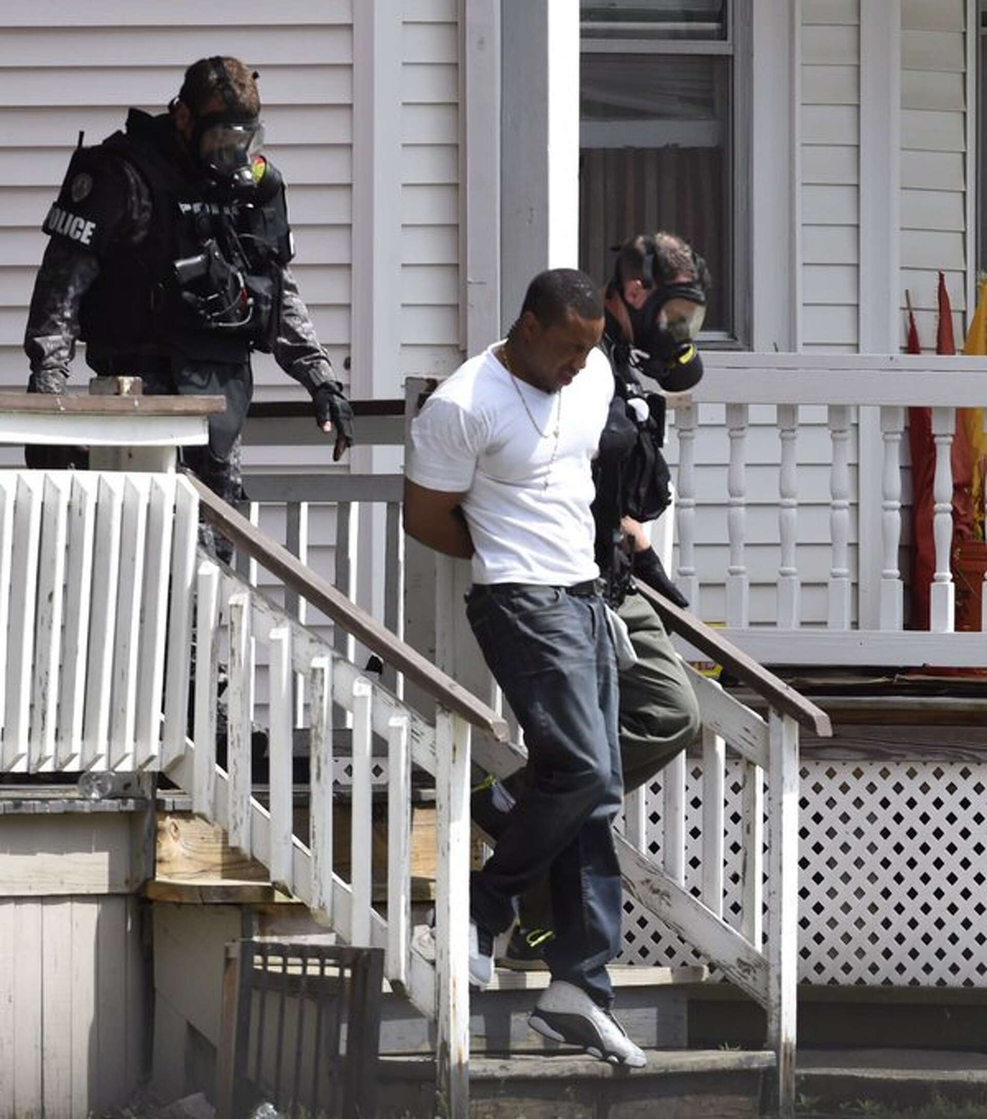 Cops storm house, man arrested after Schenectady standoff
