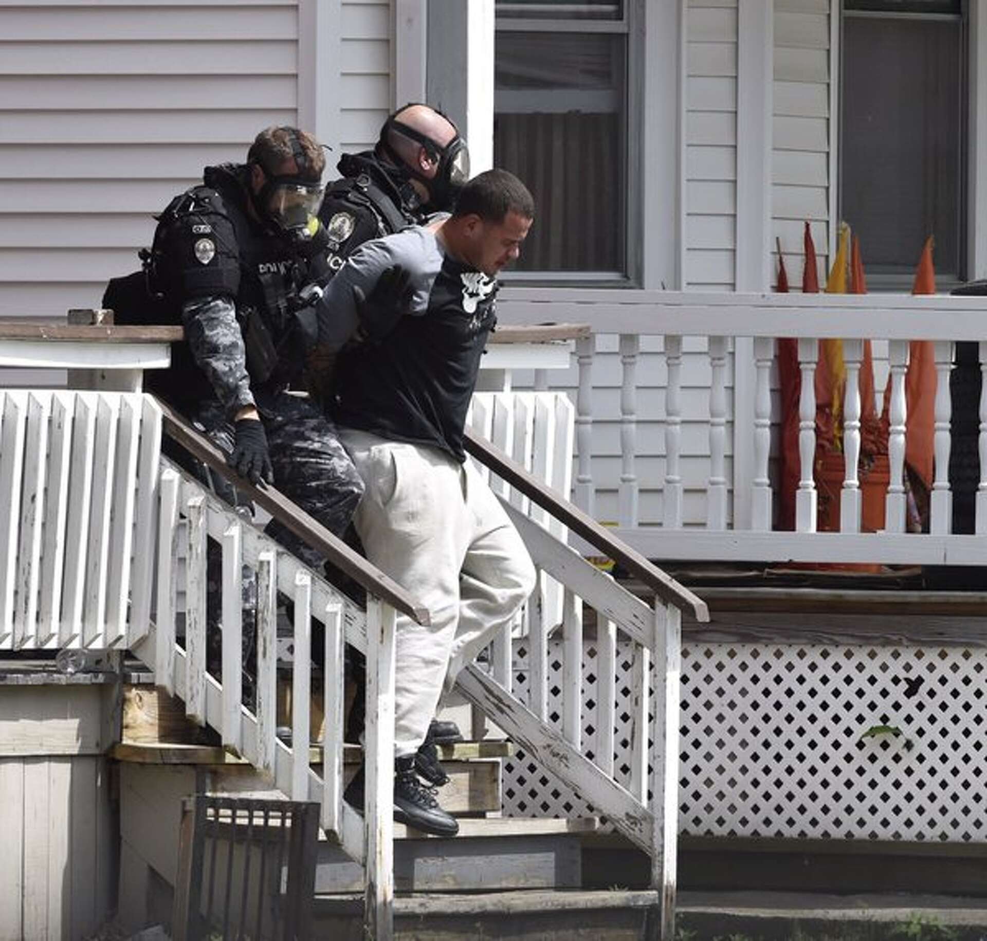 Cops storm house, man arrested after Schenectady standoff