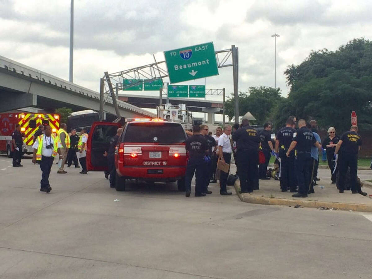 Metro bus crash injures dozens near downtown Houston