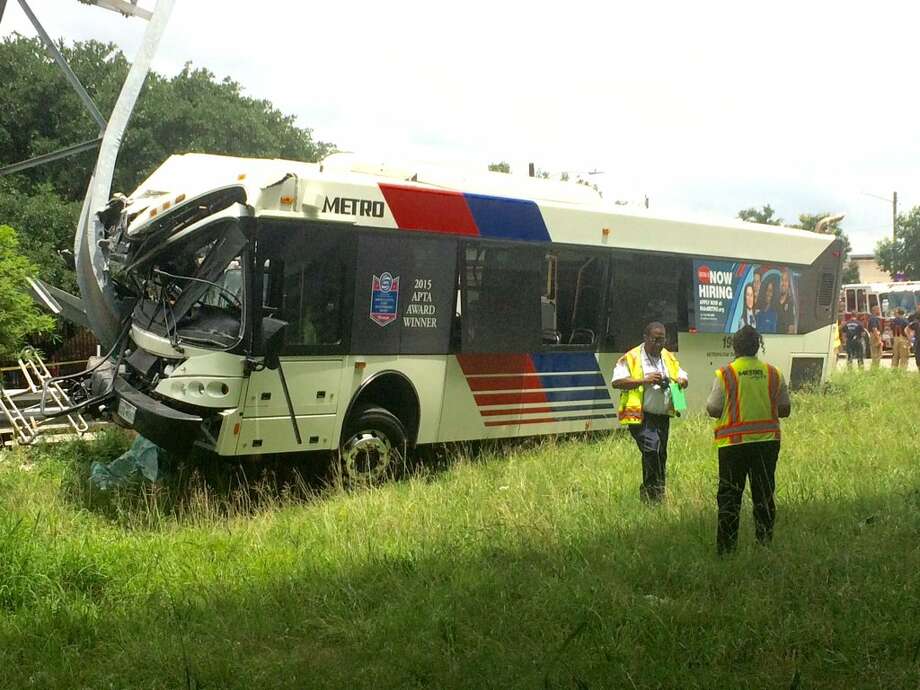 Metro bus crash injures dozens near downtown Houston Houston Chronicle