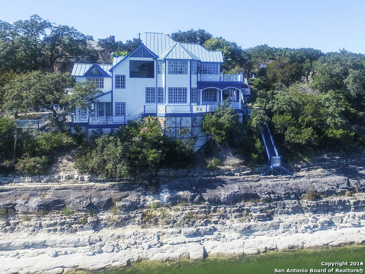 9 waterfront homes for sale at the completely full Medina Lake