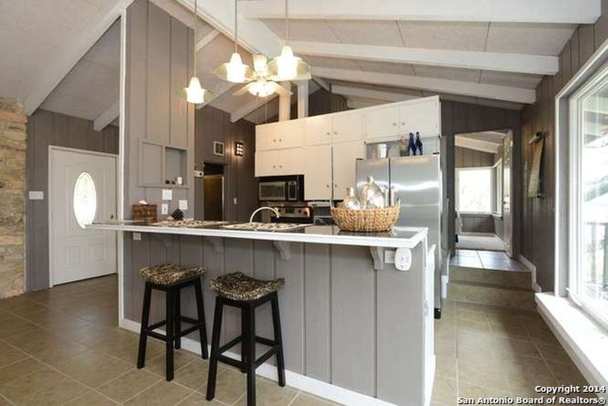 9 waterfront homes for sale at the completely full Medina Lake