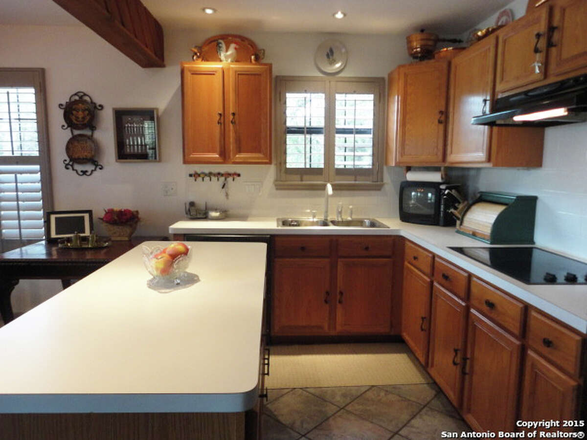 9 waterfront homes for sale at the completely full Medina Lake