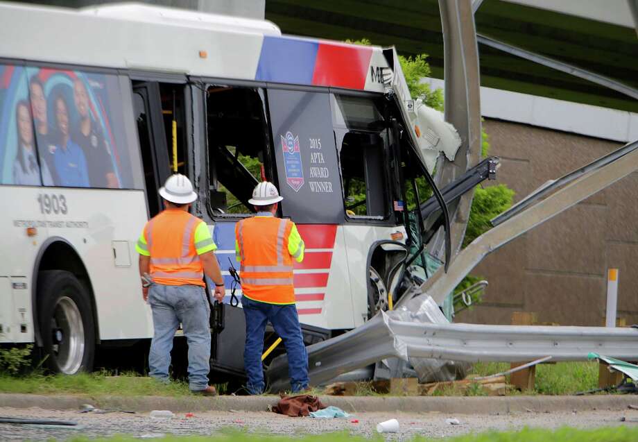 Metro bus crash injures dozens near downtown Houston Houston Chronicle