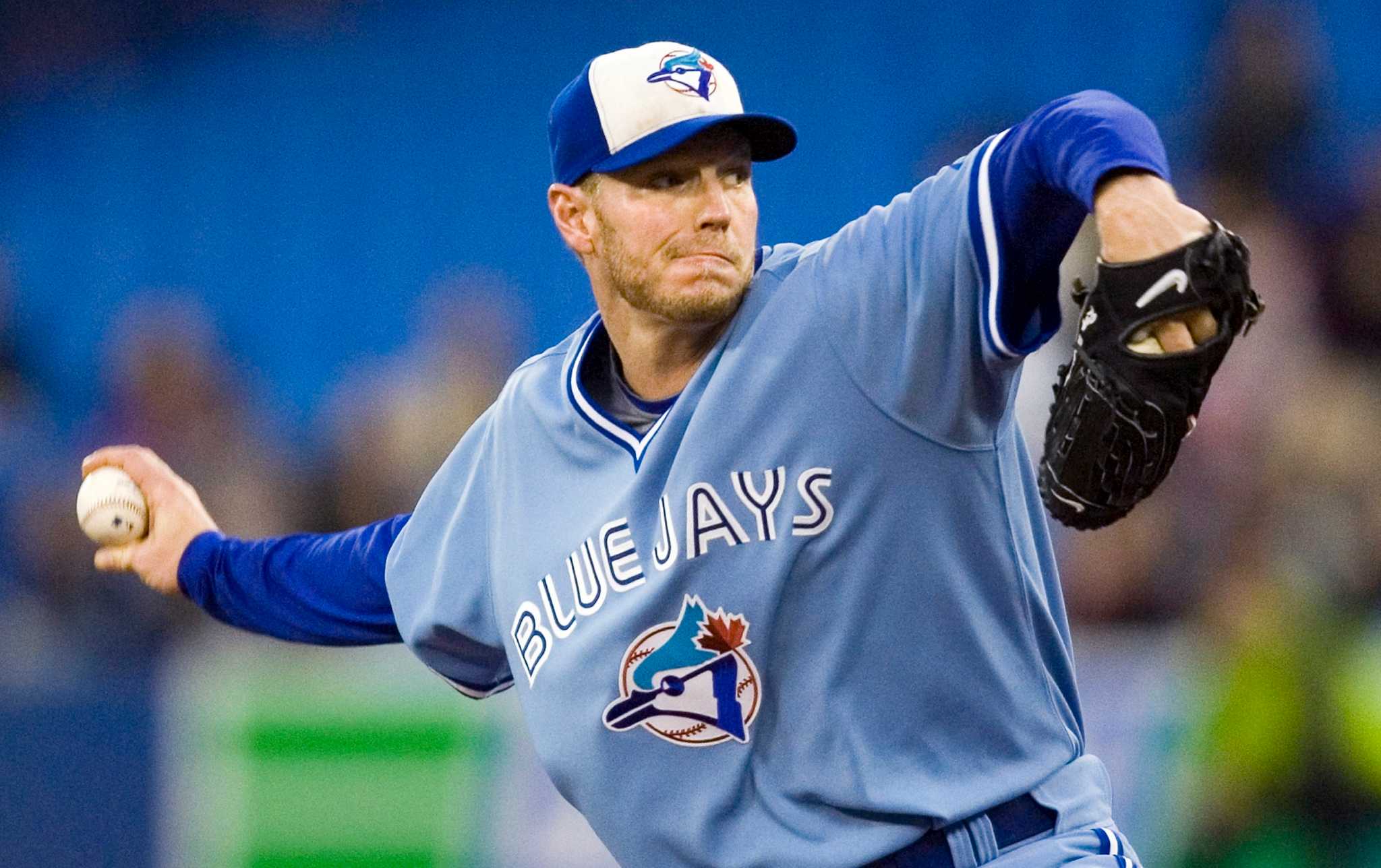 Baseball great Roy Halladay's plane performed steep turns before