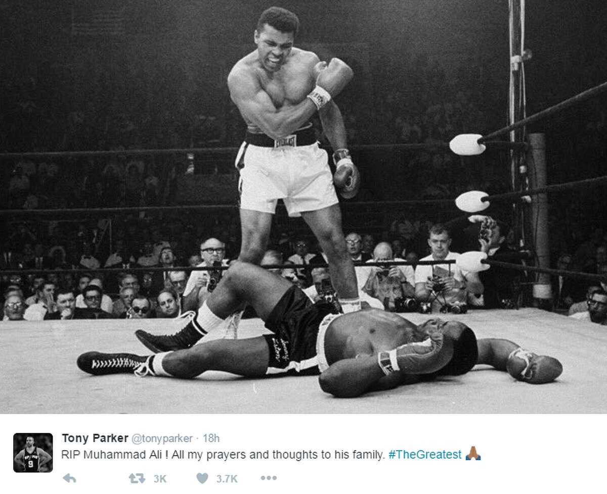 Spurs players react to Muhammad Ali's death. 