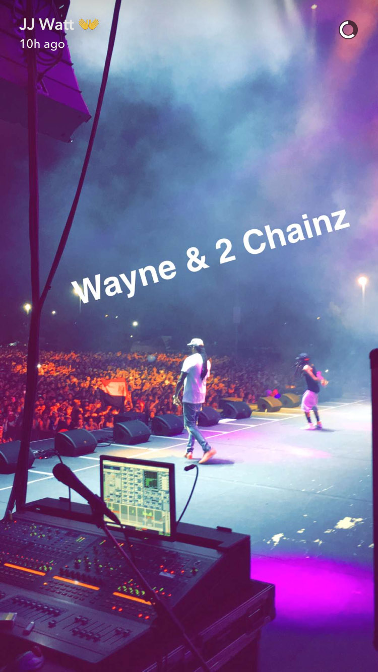 Front Row Footage Of Lil Wayne & 2 Chainz' Super Bowl 2018 Live Performance  In Minnesota