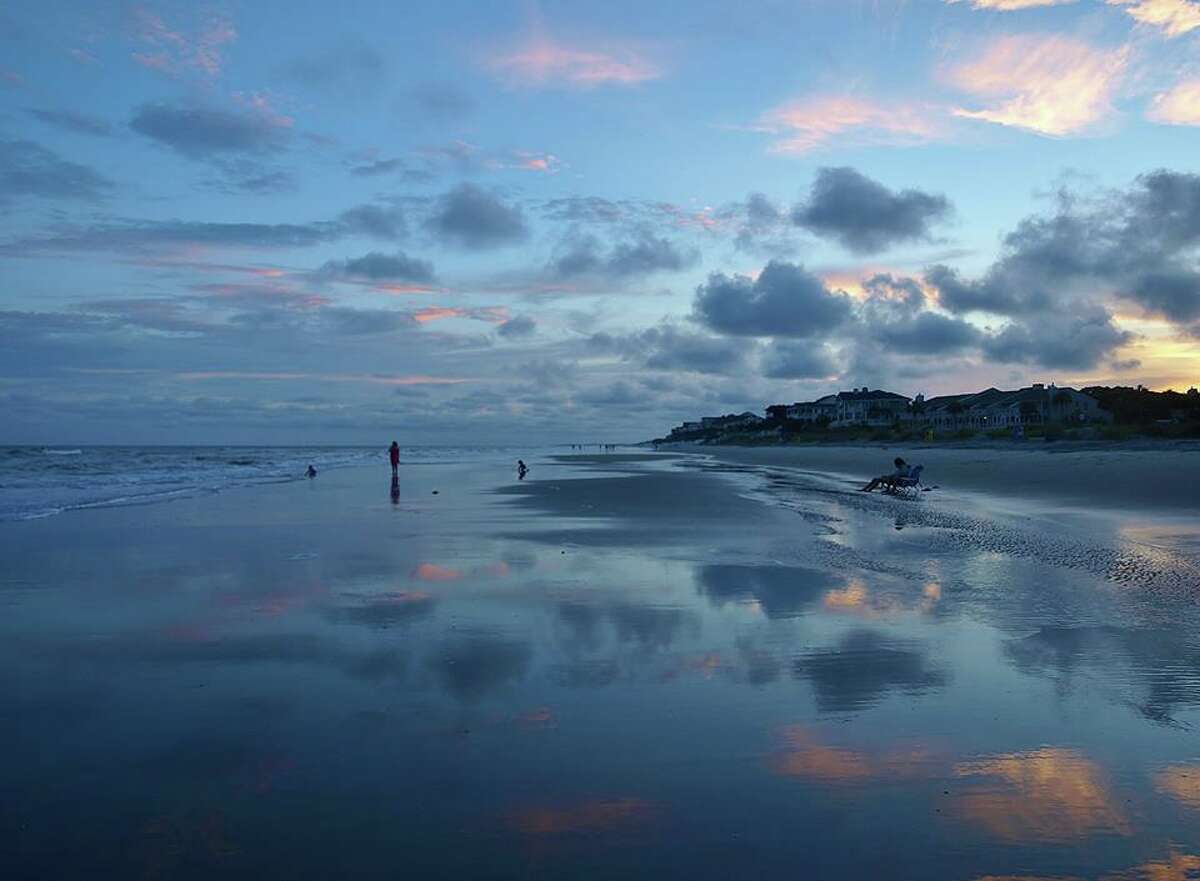 13. Isle of Palms, South Carolina Attractions: Tropical/southern vibe, sunsets, dolphins, Palm Boulevard Source: topvaluereviews.net