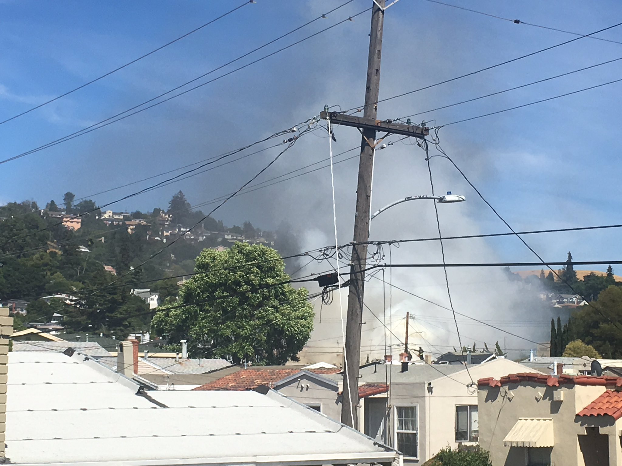 2 Men Burned In Oakland Fire That Set Off Explosions