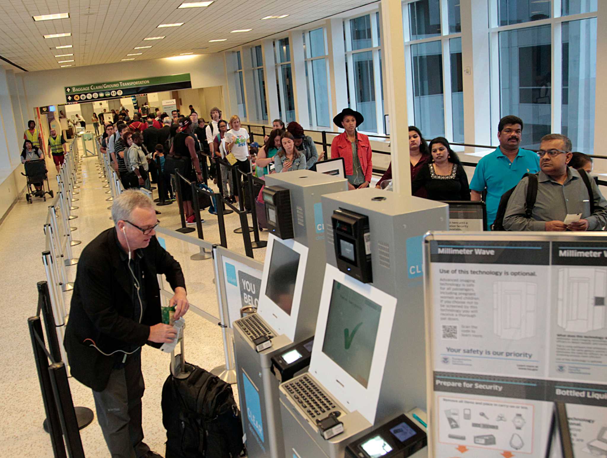 Clear expedited airport security lanes scaled back at IAH