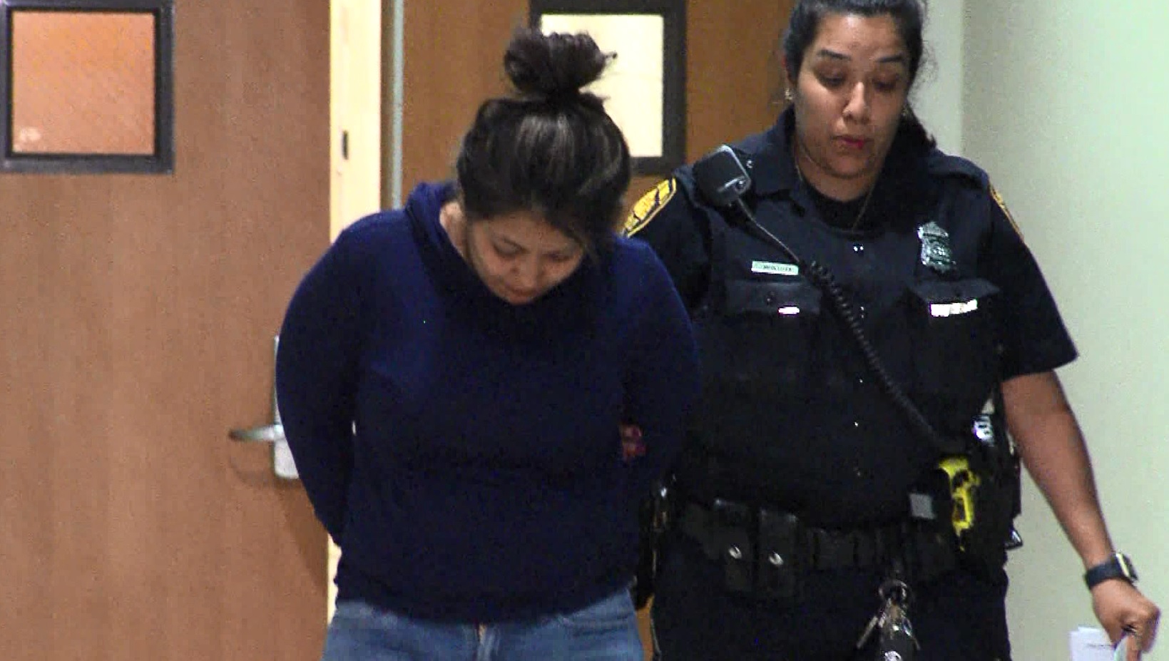 SAPD: Woman encouraged gunman to shoot ex-husband in front of West Side bar