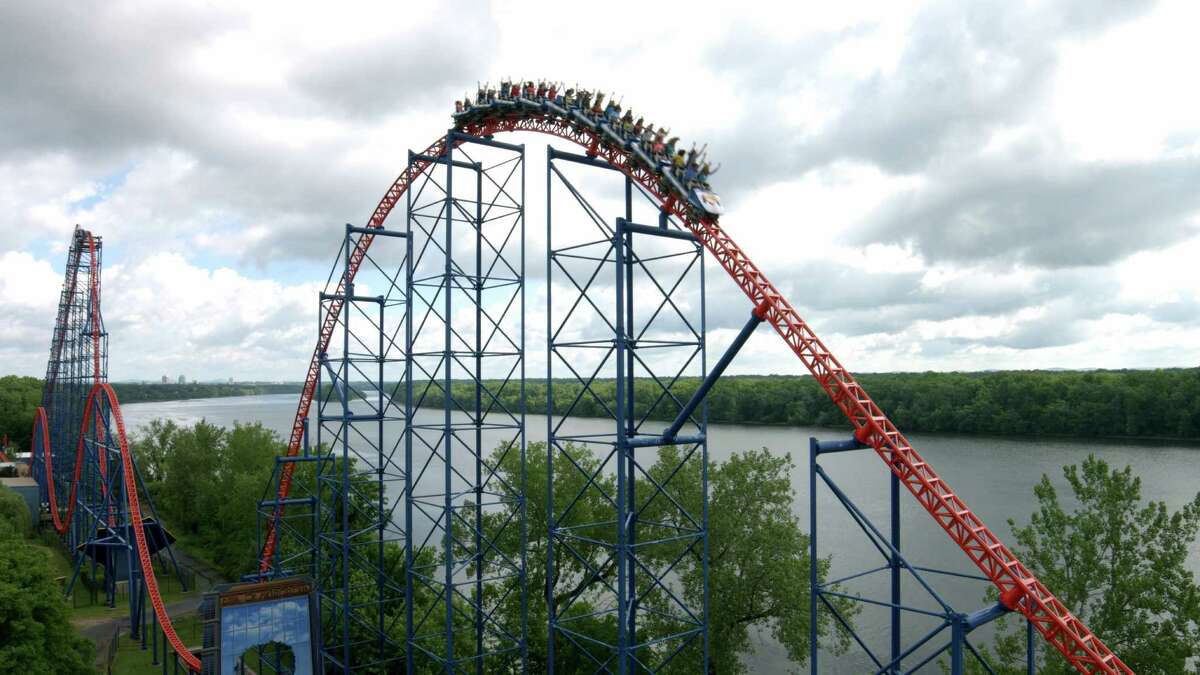 New Six Flags New England Ride Wants To Make You Superman - death by roller coasters roblox point amusement park with gamer