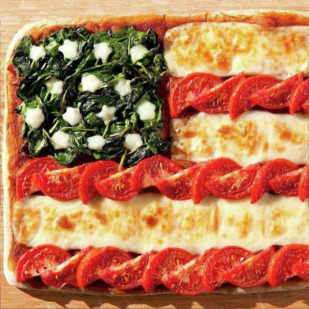 Американски рецепт с фото. Американская пицца рецепт. American pizza. Донат пицца. American Holiday food.