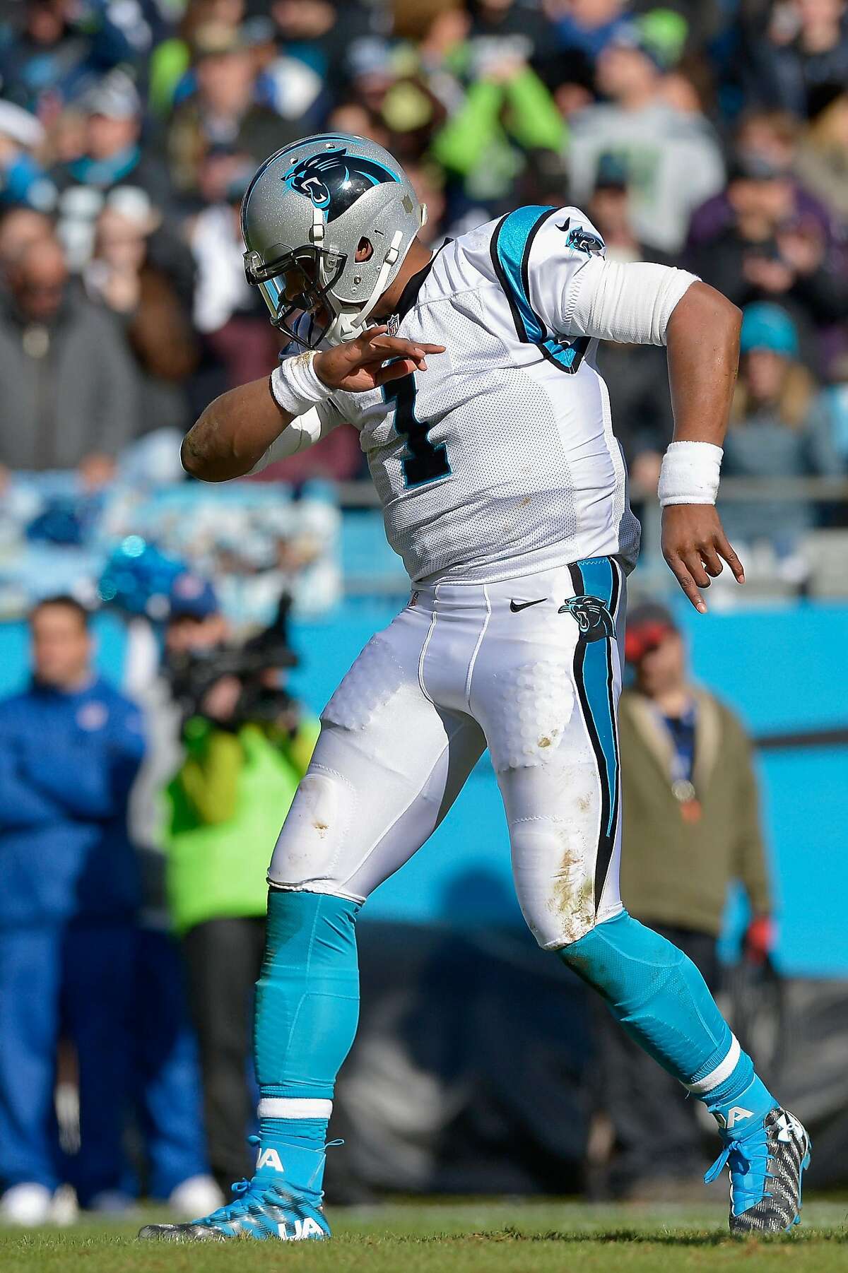 Super Bowl 50: How to Dab like Carolina Panthers Quarterback Cam