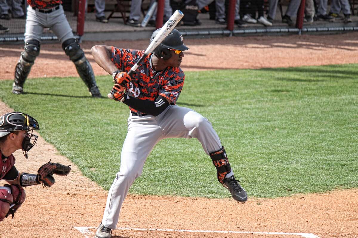 Mariners take OF Kyle Lewis with 11th overall pick in the 2016 MLB draft