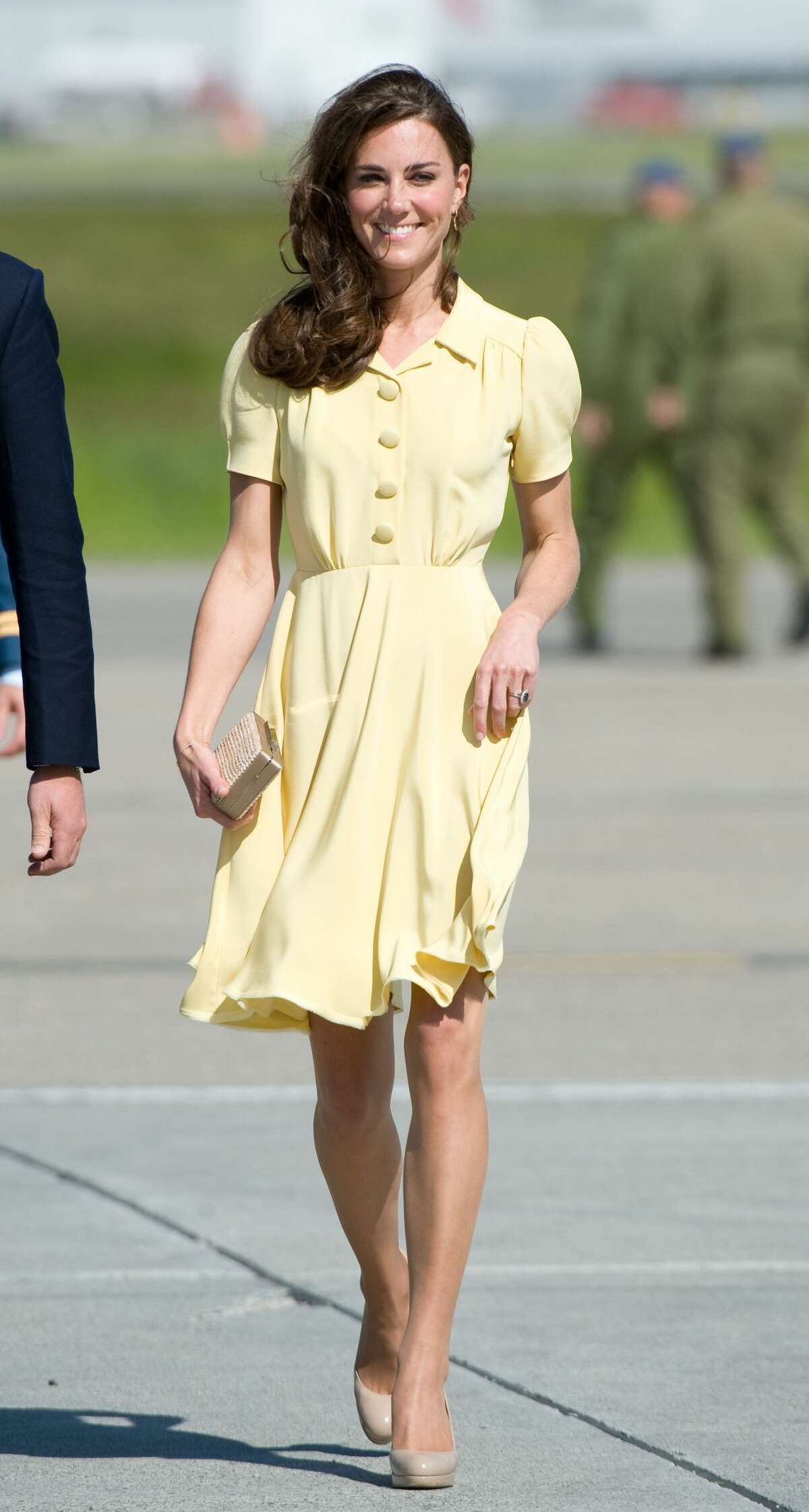 Kate Middleton's best summer look to inspire you Pastels of any kind and collars are all the rage right now. Plus look how chic and comfy she looks!