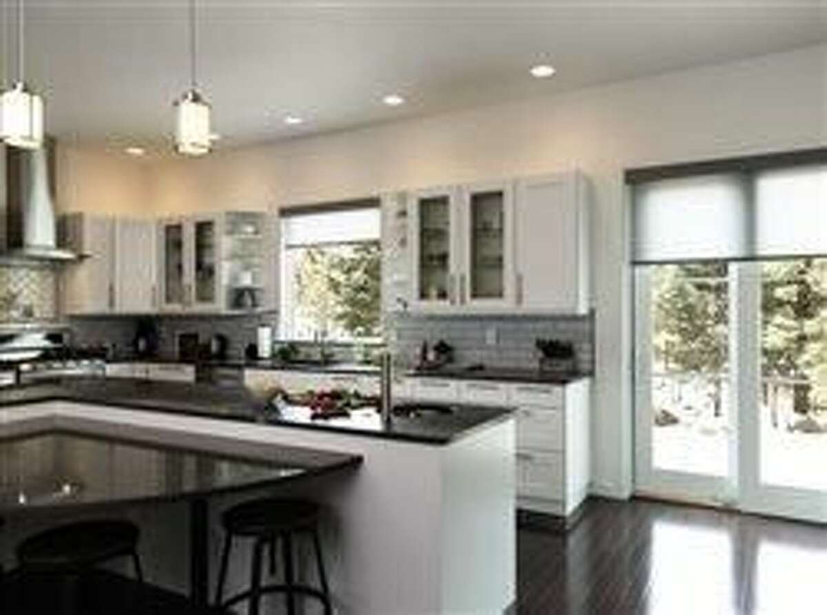 3 tips on choosing the right window for your kitchen or bath remodel