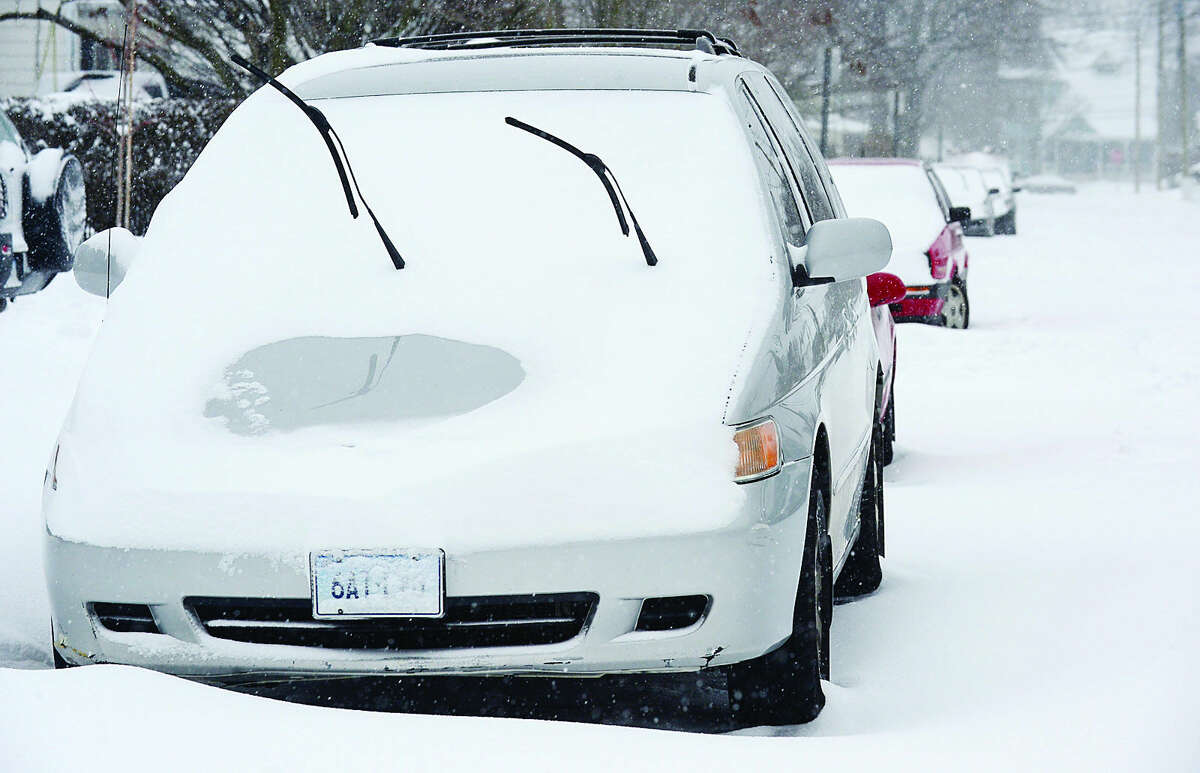 Hour photo / Erik Trautmann Cars snowed in on Edlie Ave during Snowstorm Jonas on Saturday afternoon.