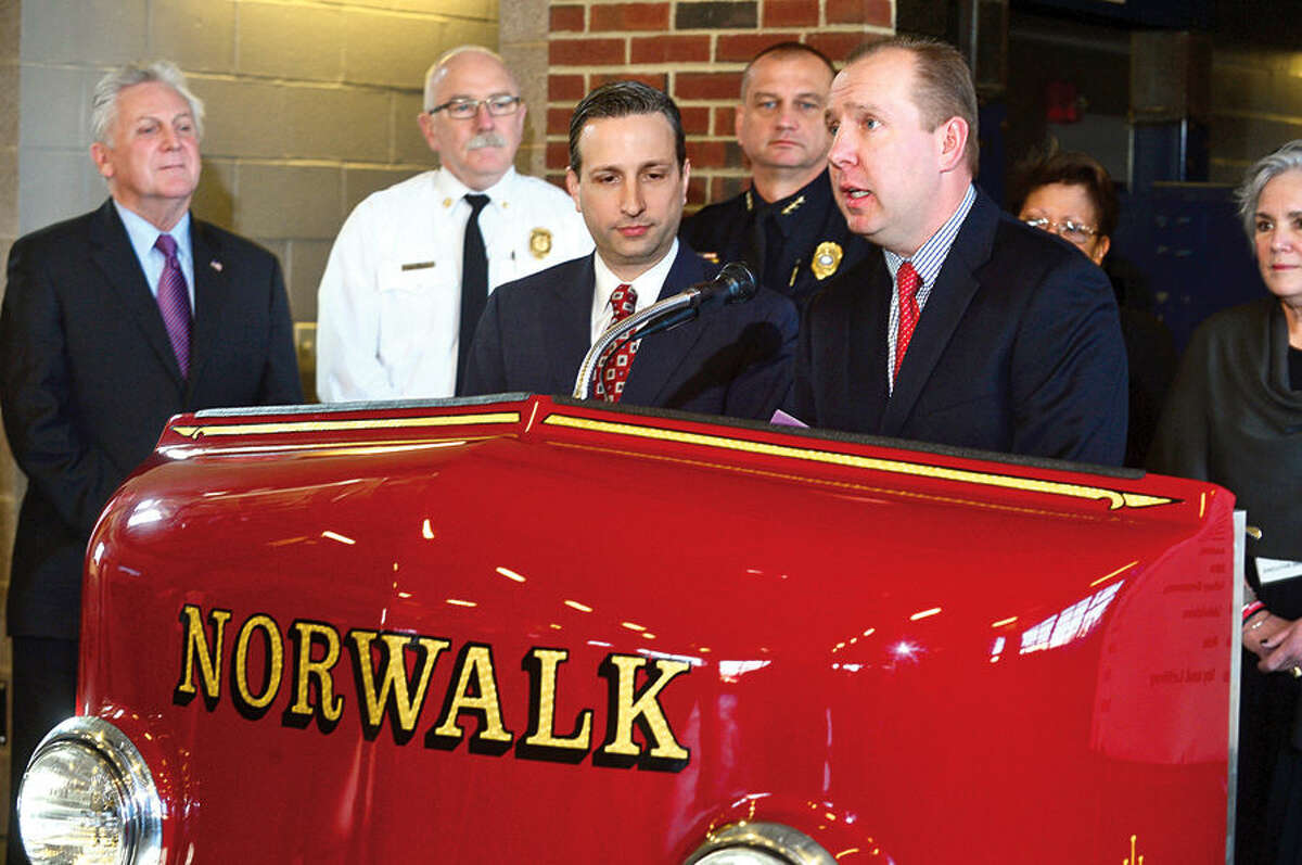 IN PHOTOS Sen. Duff holiday giving