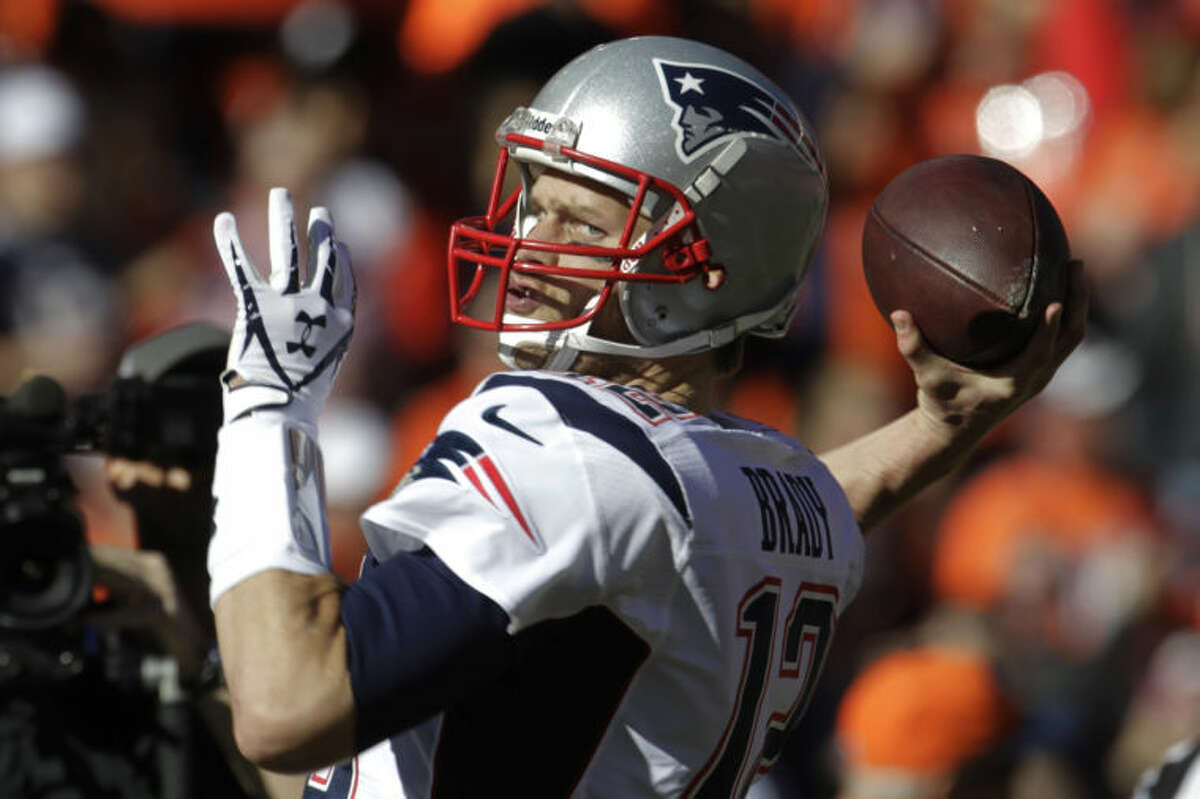 New England Patriots quarterback Tom Brady (12) warms up for a pre