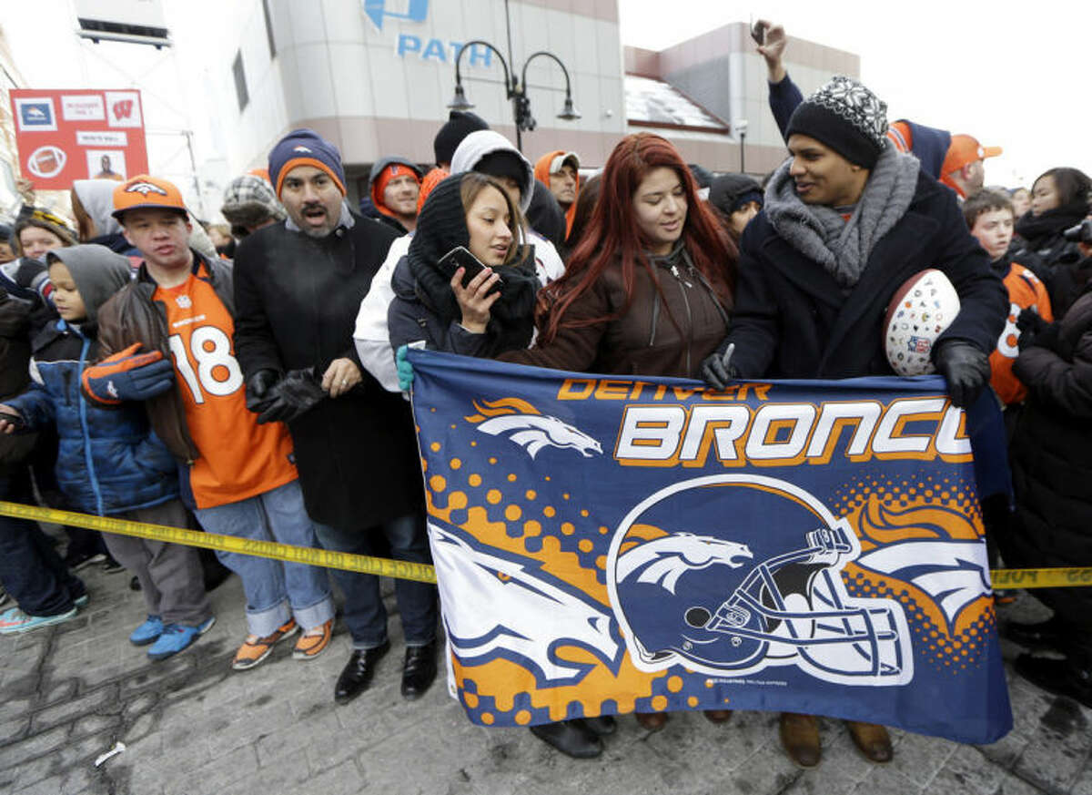 Denver Broncos fans wait for the players to arrive at the team hotel Sunday, Jan. 26, 2014, in Jersey City, N.J. The Broncos are scheduled to play the Seattle Seahawks in the NFL Super Bowl XLVIII football game Sunday, Feb. 2, in East Rutherford, N.J. (AP Photo/Mark Humphrey)