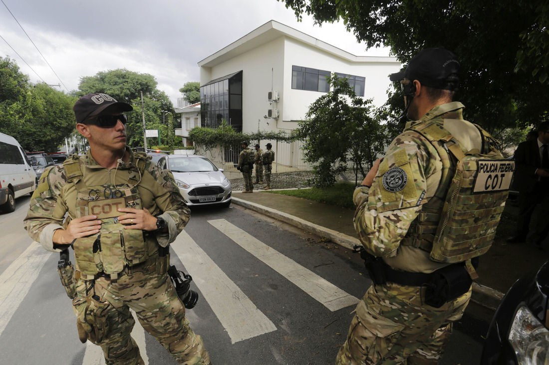 Brazil's ex-president Bolsonaro questioned by police over illegal gift  sales - CGTN, image size:1100x733