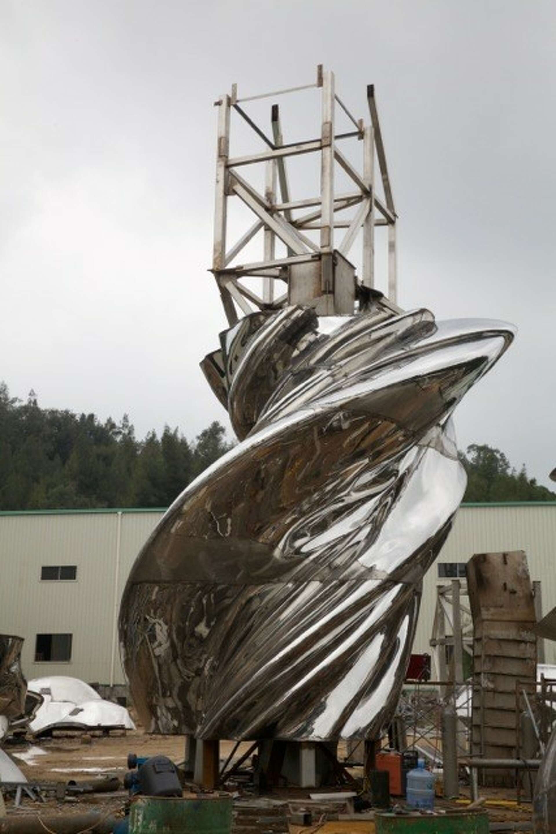 オブジェ 92-foot 'Venus,' only slightly shorter than the Statue of Liberty