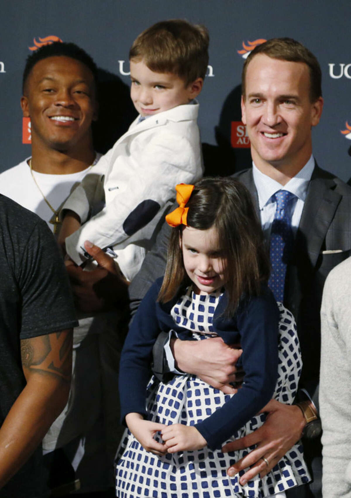 Peyton Manning jokes, chokes up during retirement remarks - WINK News