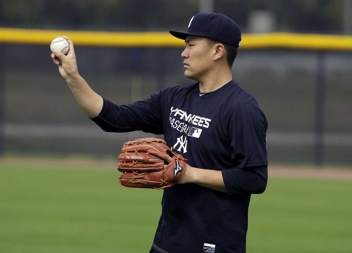 Yankees pitcher Masahiro Tanaka throws on level ground