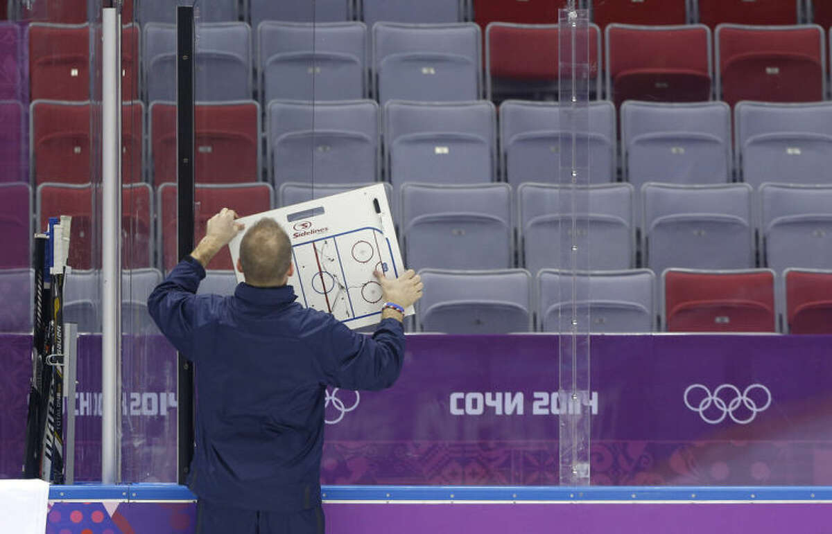 USA men's ice hockey coach Dan Bylsma posts up a diagram for the team during a training session at the 2014 Winter Olympics, Monday, Feb. 10, 2014, in Sochi, Russia. (AP Photo/Julie Jacobson)