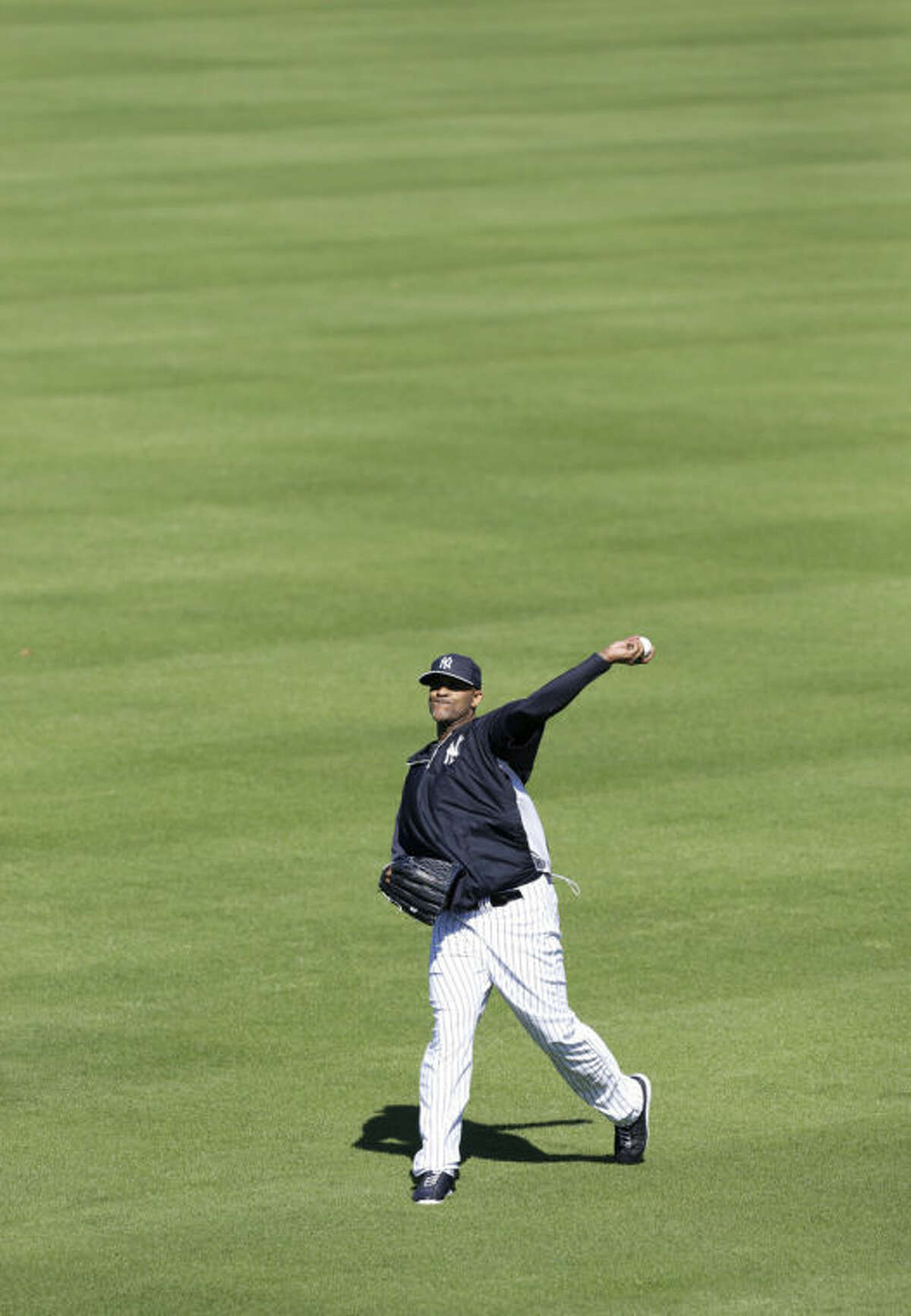 New York Yankees starting pitcher CC Sabathia throws in the outfield during spring training baseball practice Friday, Feb. 14, 2014, in Tampa, Fla. (AP Photo/Charlie Neibergall)