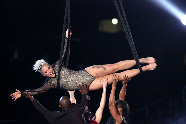 Pink - Oscars The Show