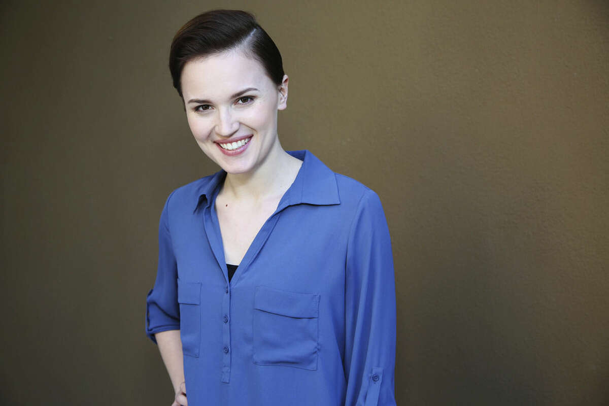 FILE - In this Saturday, March 8, 2014, file photo, Veronica Roth, author of the book, "Divergent," poses for a portrait in Beverly Hills, Calif. Roth is set to write a new two-book series, HarperCollins Children’s Books told The Associated Press on Monday, March 2, 2015. The books currently are untitled, with the first one expected in 2017. (Photo by Annie I. Bang /Invision/AP, File)