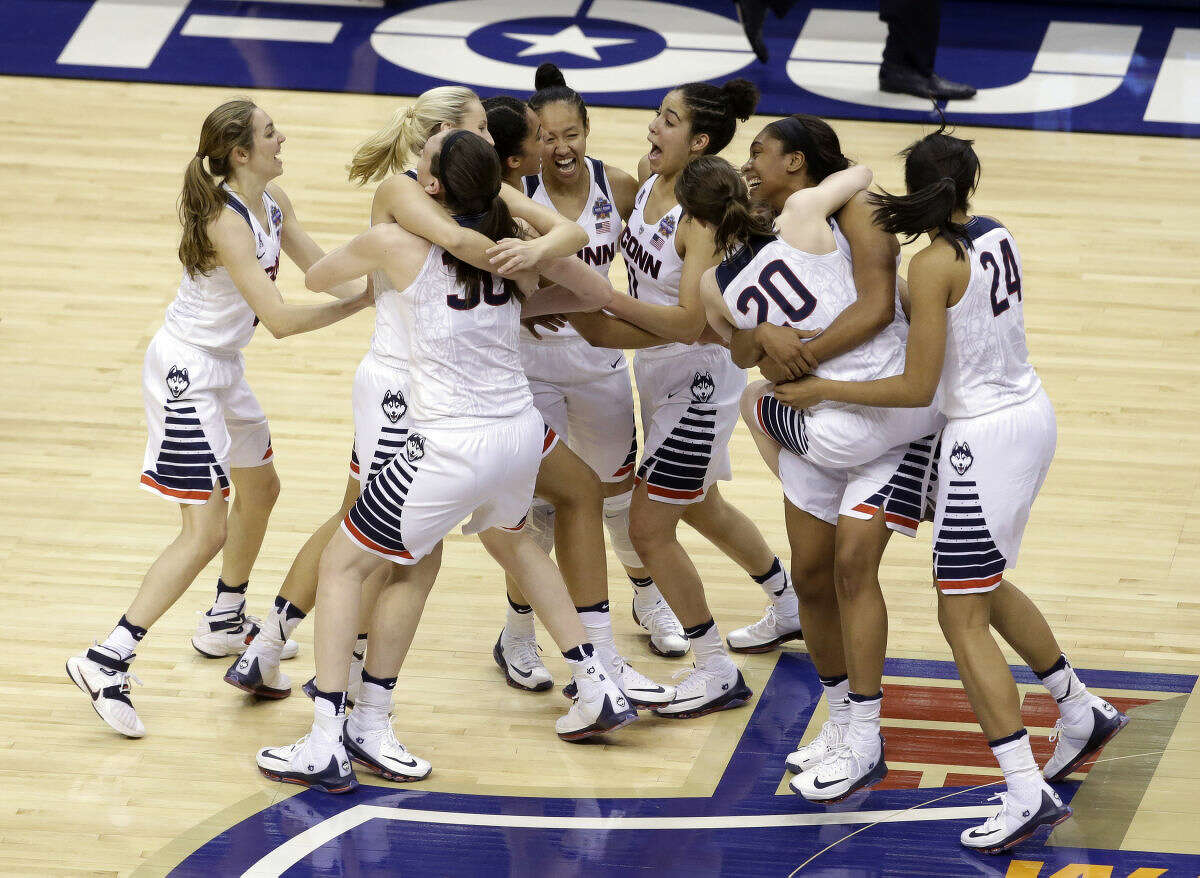 Members of Connecticut celebrate after defeating Syracuse in the championship game at the women's Final Four in the NCAA college basketball tournament Tuesday, April 5, 2016, in Indianapolis. Connecticut won 82-51. (AP Photo/Darron Cummings)