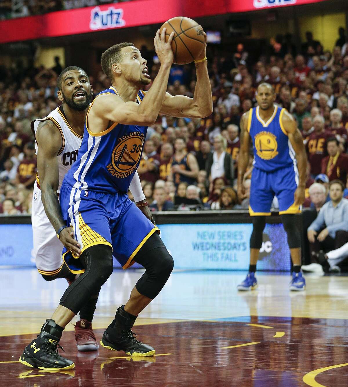 Curry awakens, ushers Warriors to Game 4 win