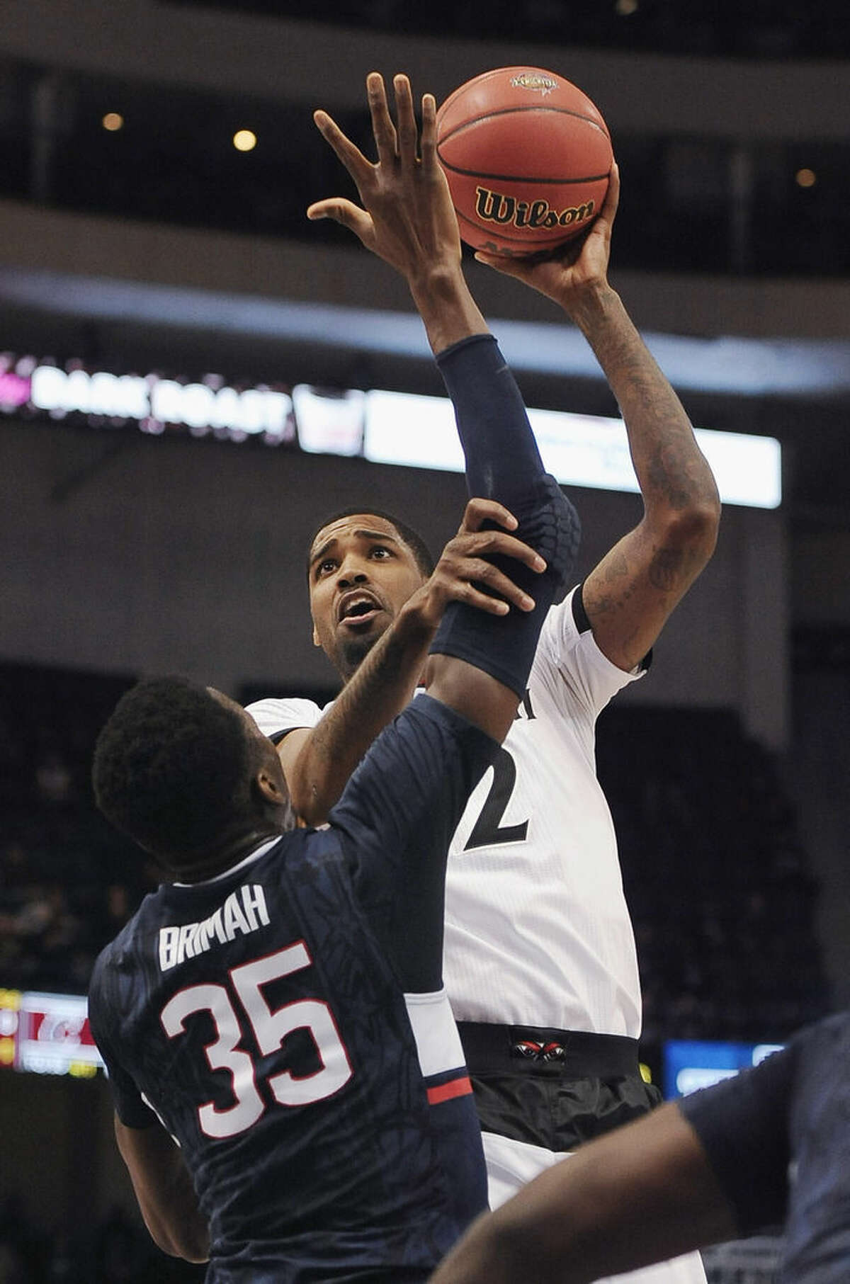 Cincinnati’s Octavius Ellis shoots as Connecticut’s Amida Brimah defends during the first half of an NCAA college basketball game in the quarterfinals of the American Athletic Conference tournament, Friday, March 13, 2015, in Hartford, Conn. (AP Photo/Jessica Hill)