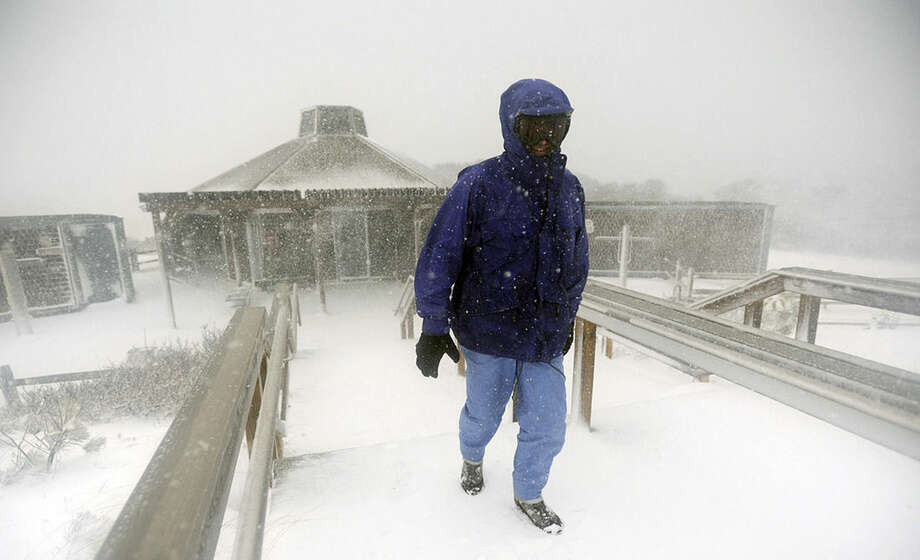 Driven By Winter Wind >> New England Mops Up As Snow Falls On East Coast The Hour Driven By Winter Wind >> New England Mops Up As Snow Falls On East Coast The Hour