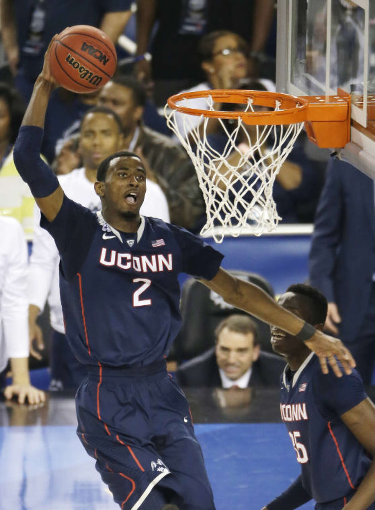 Connecticut forward DeAndre Daniels dunks the ball during the second half of the NCAA Final Four tournament college basketball semifinal game against Florida Saturday, April 5, 2014, in Arlington, Texas. (AP Photo/Tony Gutierrez)