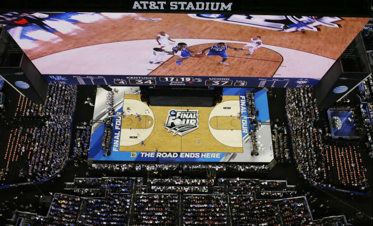 Kentucky and Connecticut compete during the second half of the NCAA Final Four tournament college basketball championship game Monday, April 7, 2014, in Arlington, Texas. (AP Photo/David J. Phillip)
