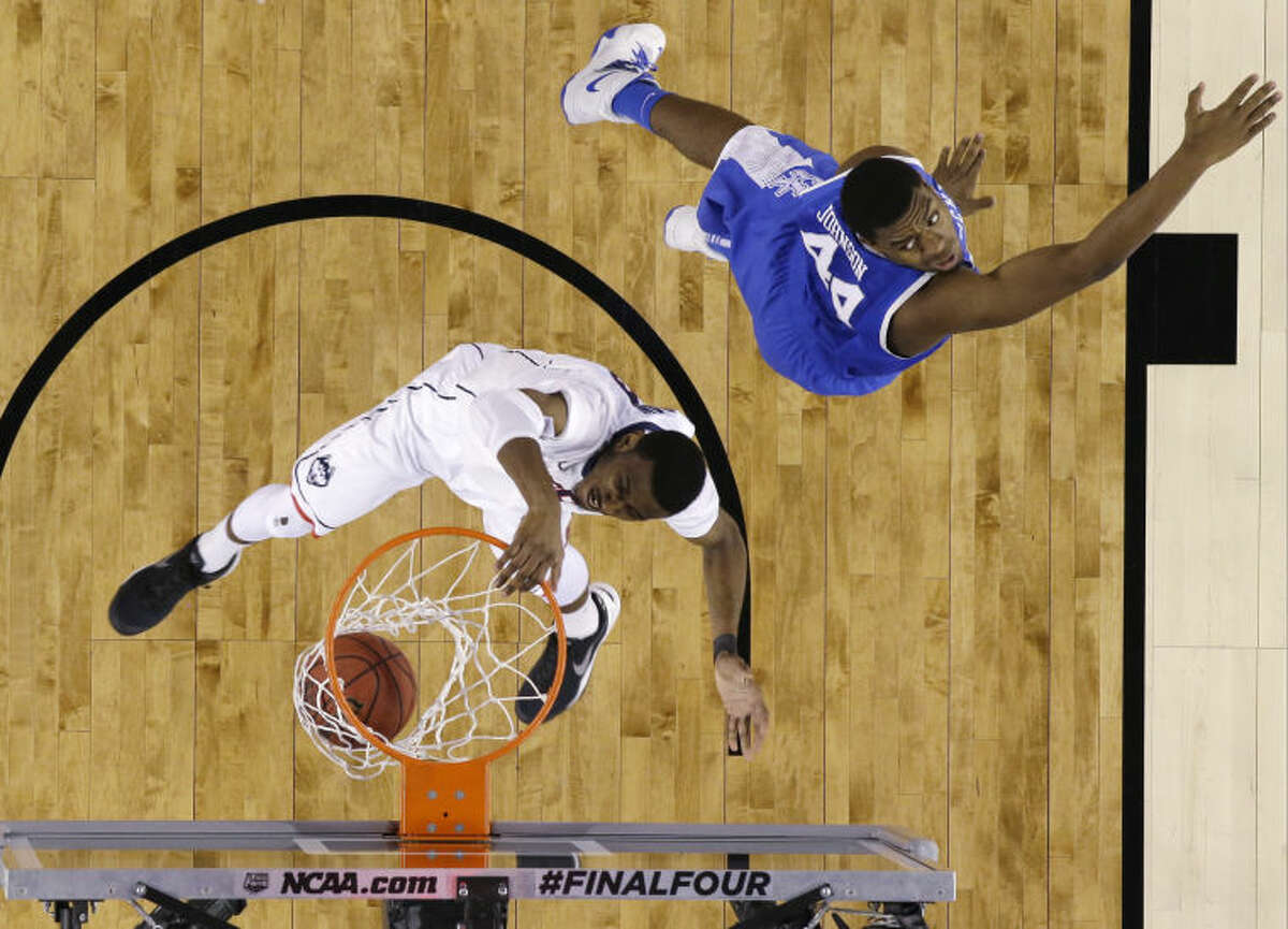 Connecticut forward DeAndre Daniels dunks the ball in front of Kentucky center Dakari Johnson, right, during the first half of the NCAA Final Four tournament college basketball championship game Monday, April 7, 2014, in Arlington, Texas. (AP Photo/David J. Phillip)